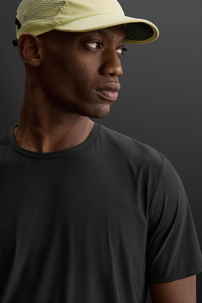 LIGHTWEIGHT TECHNICAL T-SHIRT