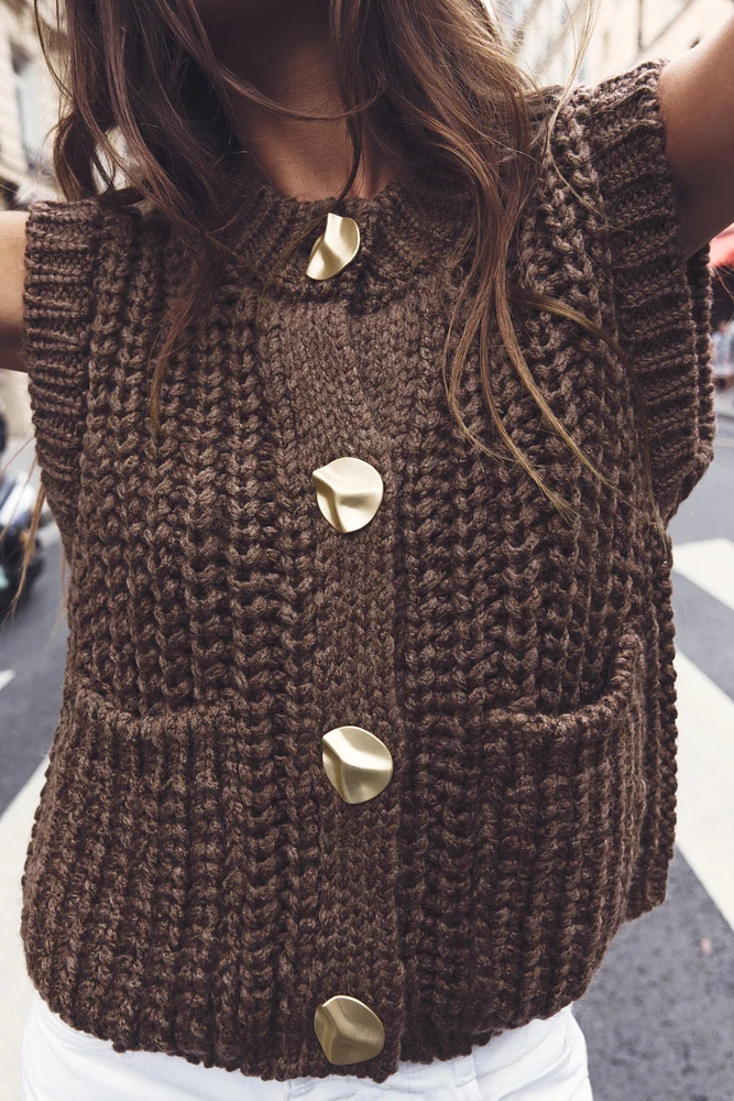 CHUNKY KNIT SWEATER VEST