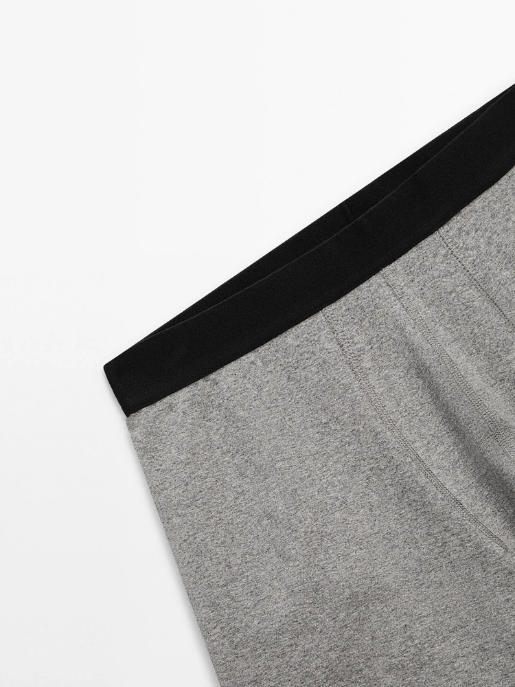 Boxer à taille noire
