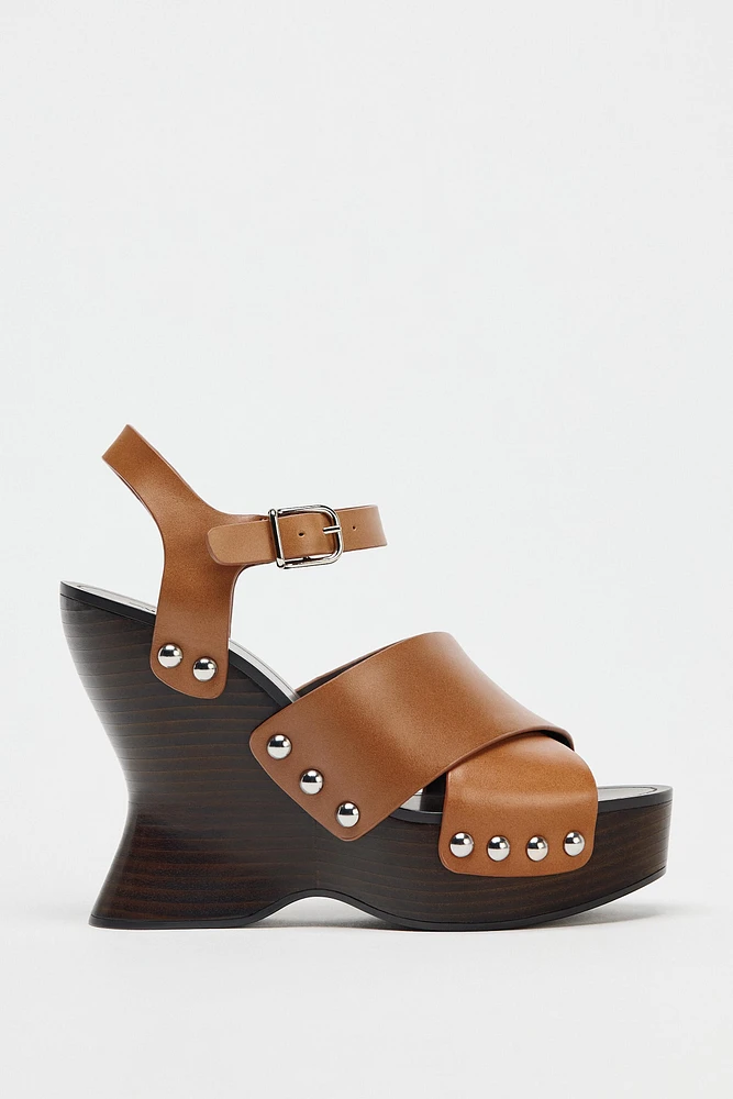 TALONS COMPENSÉS CLOUS CUIR