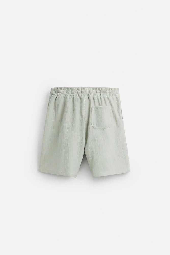 TEXTURED JOGGER SHORTS