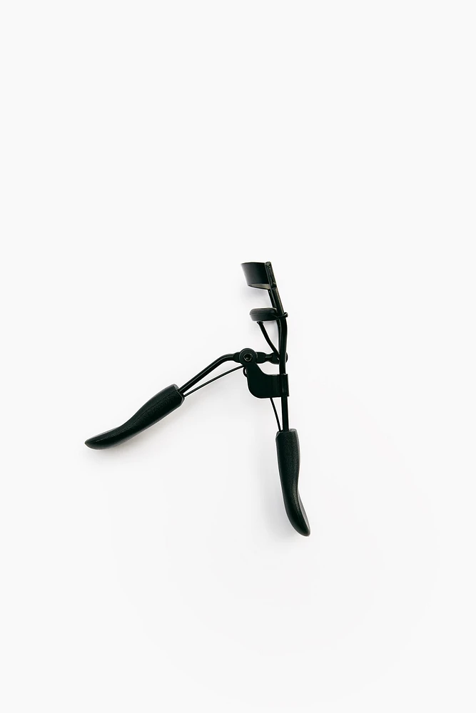 EYELASH CURLER