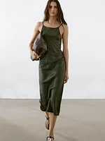 Robe encolure américaine satinée