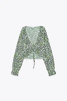RUFFLED V-NECK TOP