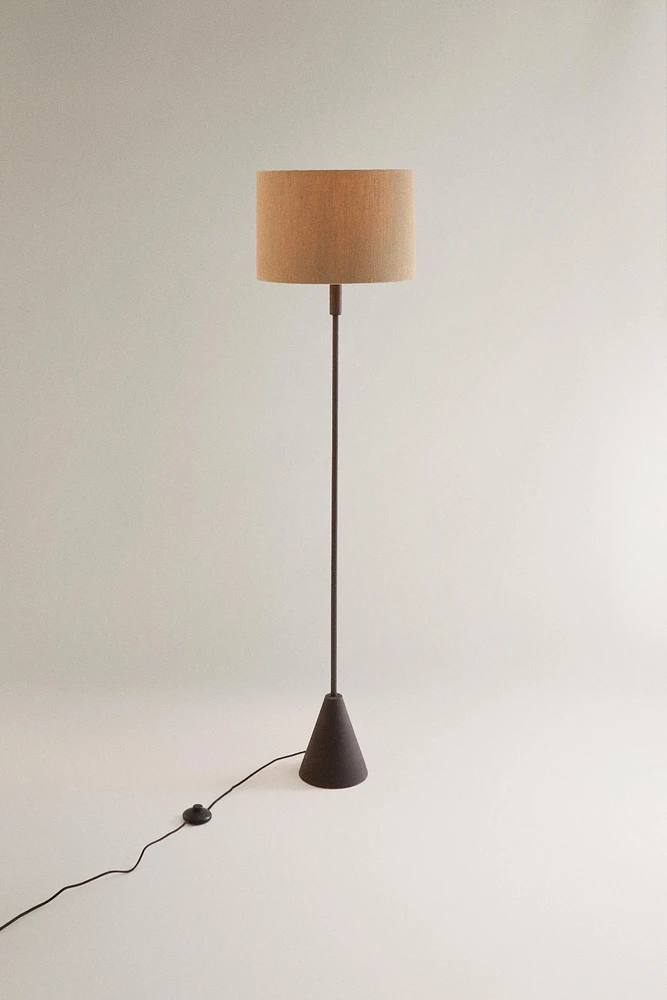 METAL FLOOR LAMP