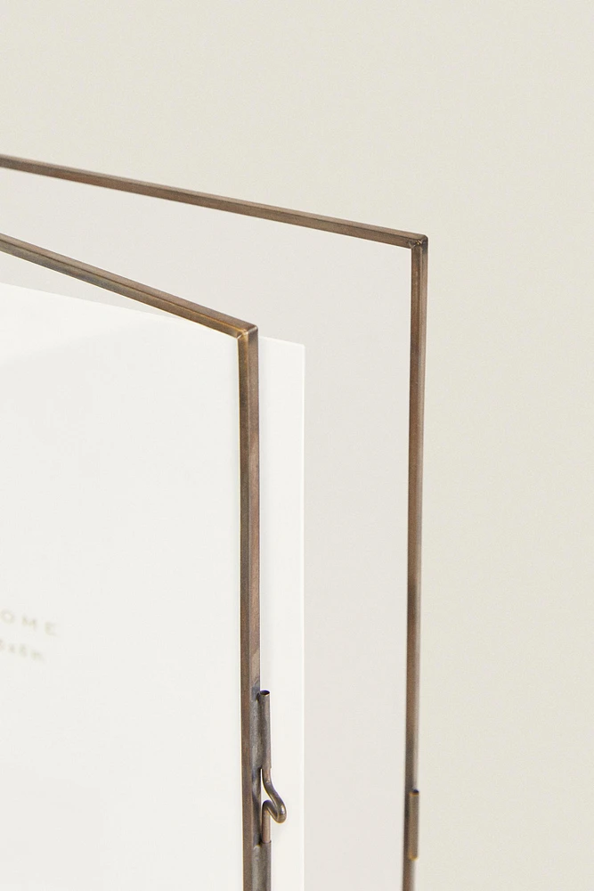 SQUARE STRUCTURE PICTURE FRAME