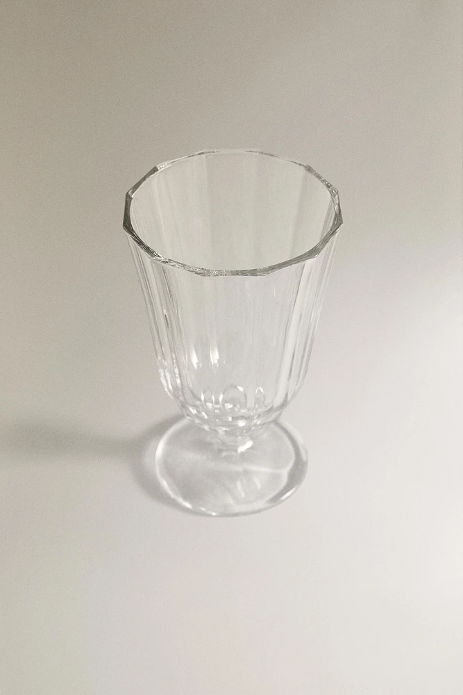 RAISED FACETED WINE GLASS