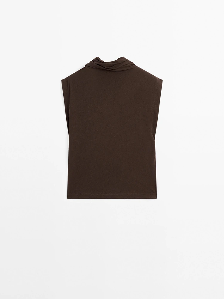 Top with tied neck detail