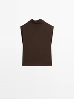 Top with tied neck detail