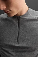 SEAMLESS ZIPPER NECK T-SHIRT