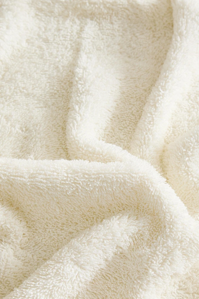 POMPOM BATH TOWEL
