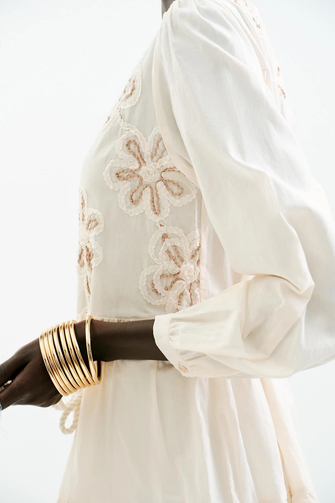 ROBE STRUCTURE BRODERIES