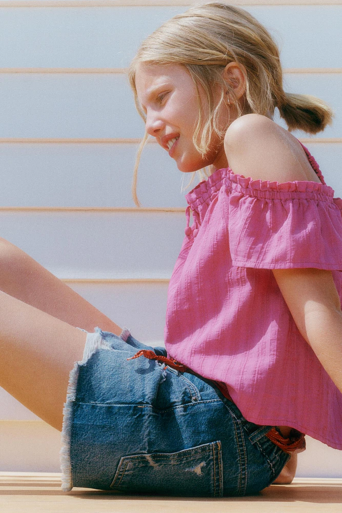 OFF-THE-SHOULDER TOP