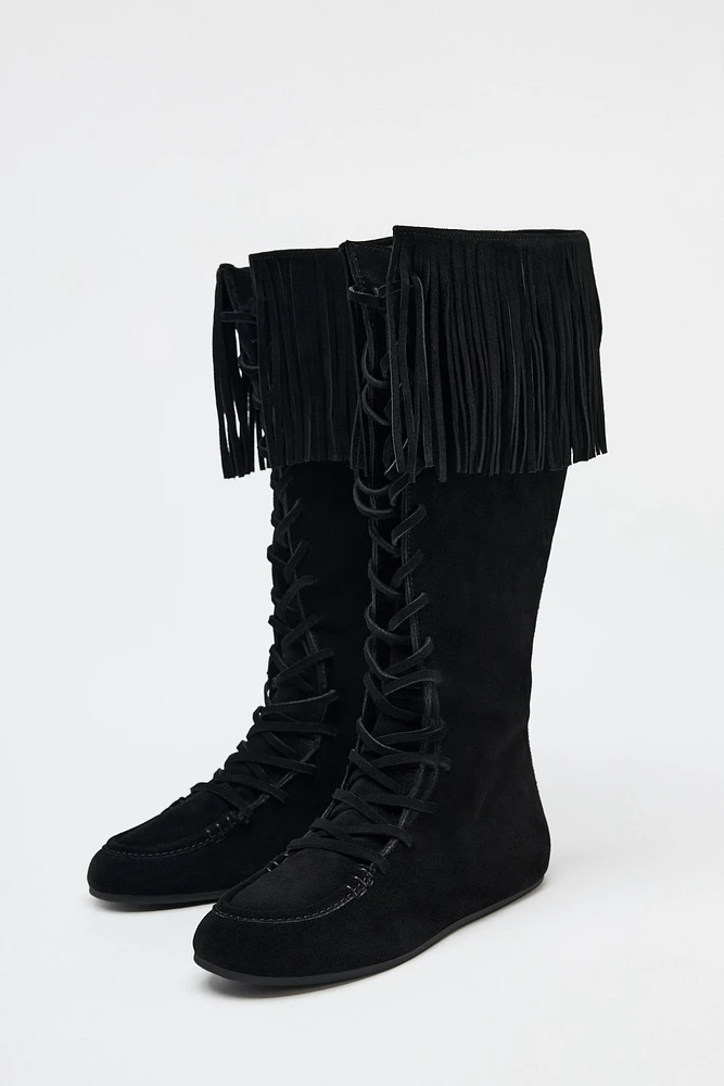 BOTTES À FRANGES ET LACETS EN CROÛTE DE CUIR