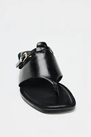 LOW-HEELED LEATHER BUCKLE SANDALS