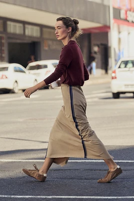 SIDE STRIPE MIDI SKIRT