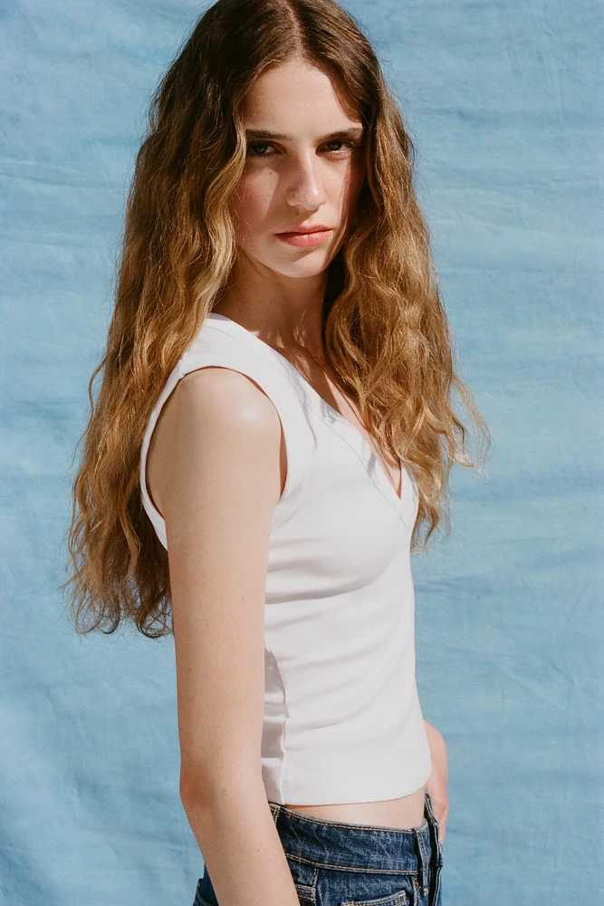 V-NECK TOP