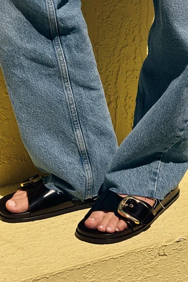 LOW HEELED SANDALS WITH BUCKLE