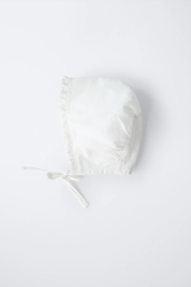 PLAIN LINEN BONNET WITH LACE