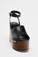 SANDALES COMPENSÉES EN CUIR À CLOUS