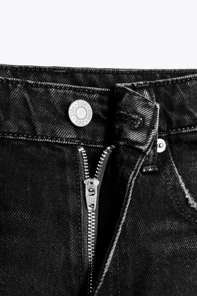 CURVED HIGH-WAISTED DENIM SHORTS