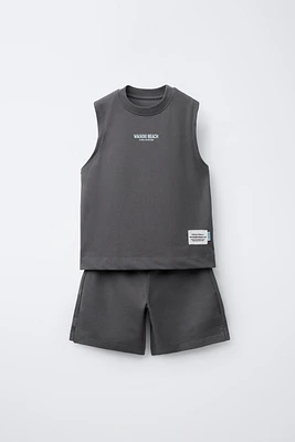 SLEEVELESS T-SHIRT AND TEXT BERMUDA SET