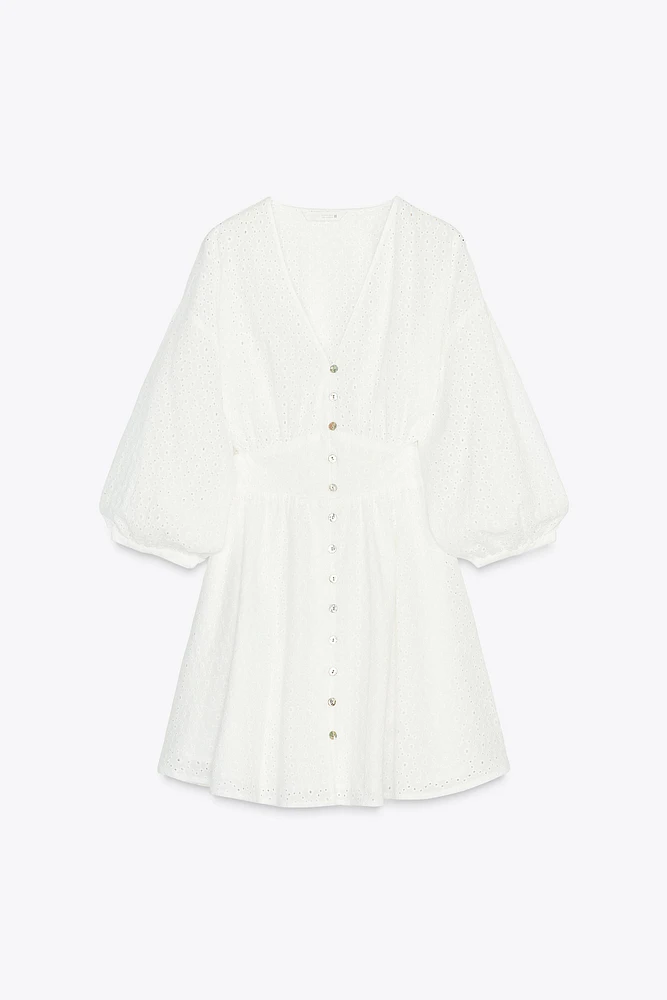ROBE COURTE AVEC BRODERIES AJOURÉES