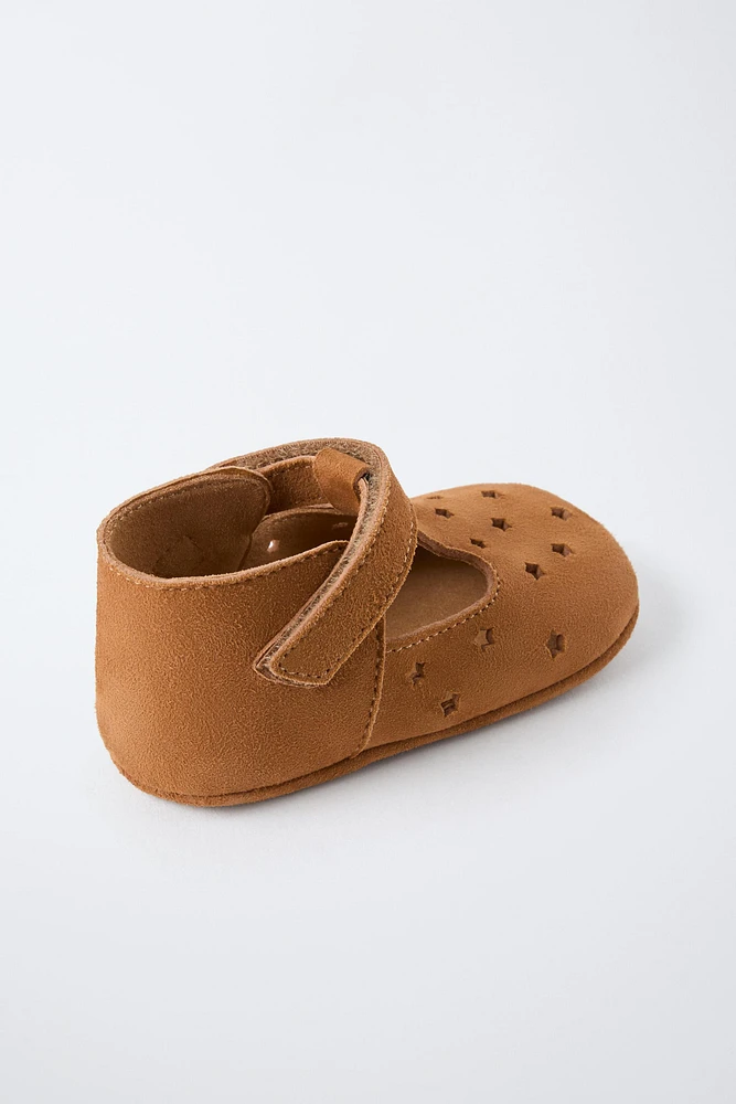 CHAUSSURES AJOURÉES EN CUIR