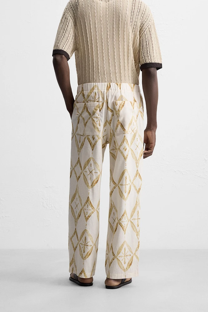 PANTALON RELAXED FIT À IMPRIMÉ GÉOMÉTRIQUE