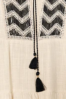 ROBE COURTE BRODERIES PANNEAUX