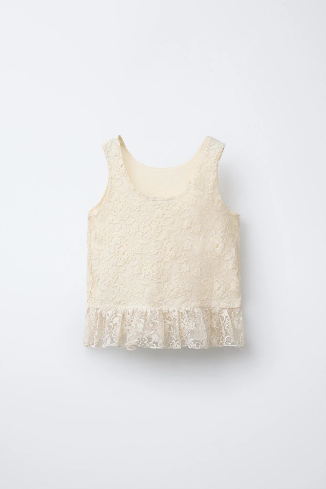 HAUT EN DENTELLE