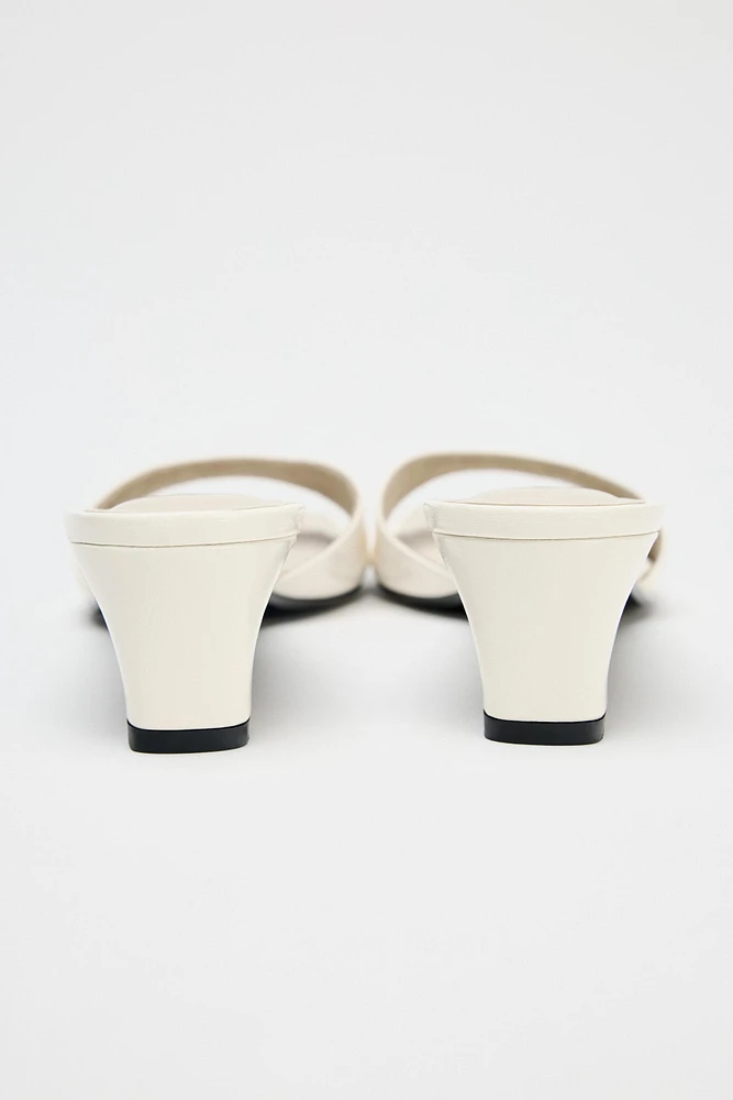 LOW HEELED LEATHER SANDALS