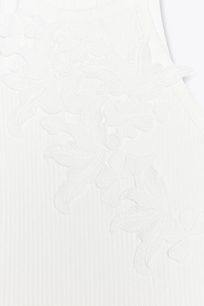 RIBBED EMBROIDERED TOP