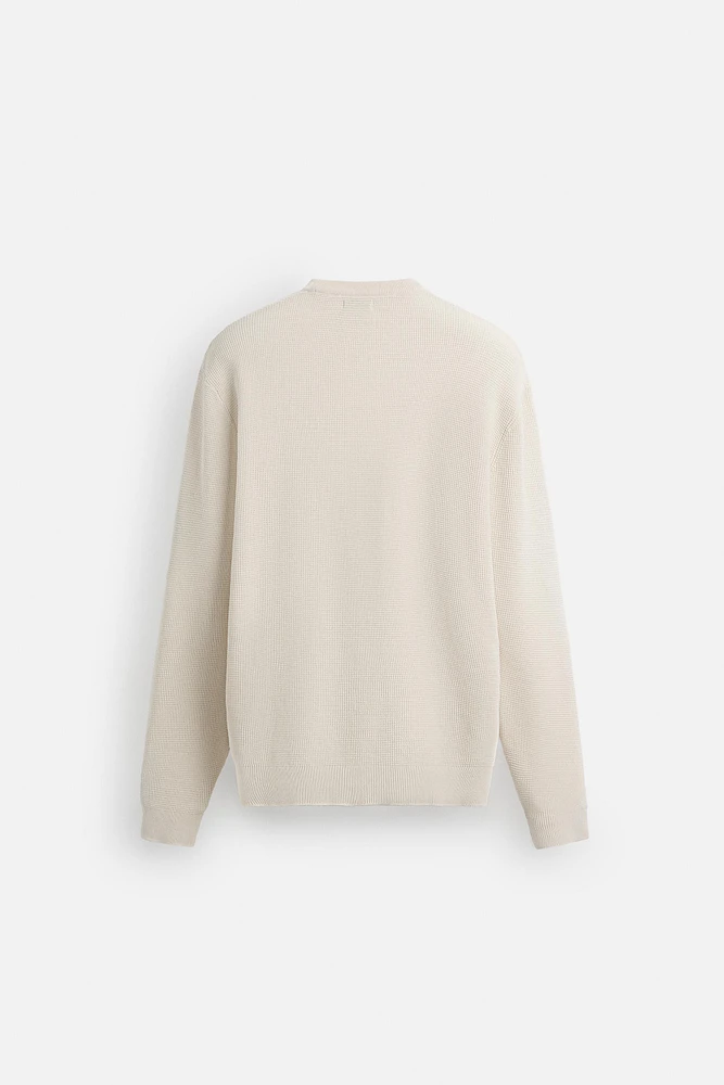 BASIC TEXTURED KNIT SWEATER