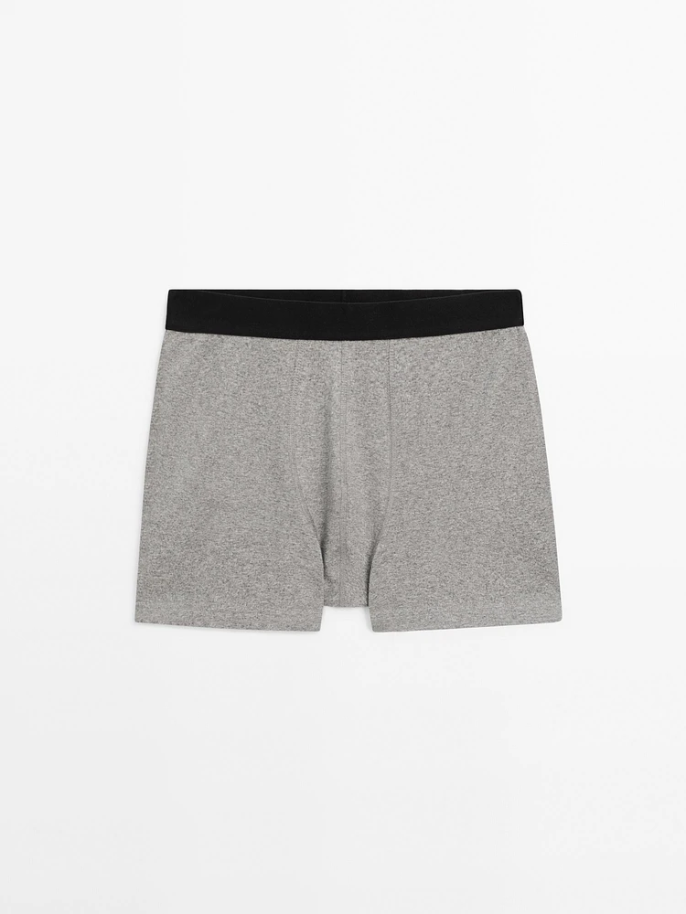 Boxer à taille noire