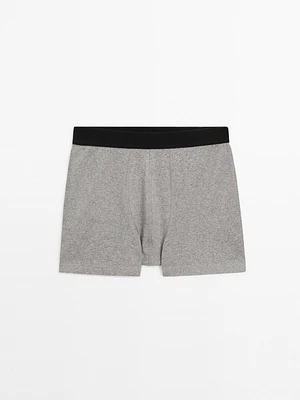 Boxer à taille noire
