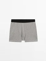 Boxer à taille noire