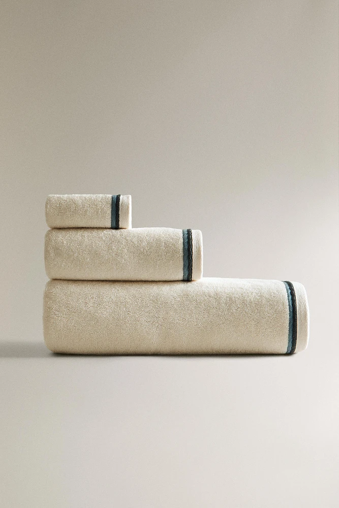 SERVIETTE DE BAIN LISERÉS COLORÉS