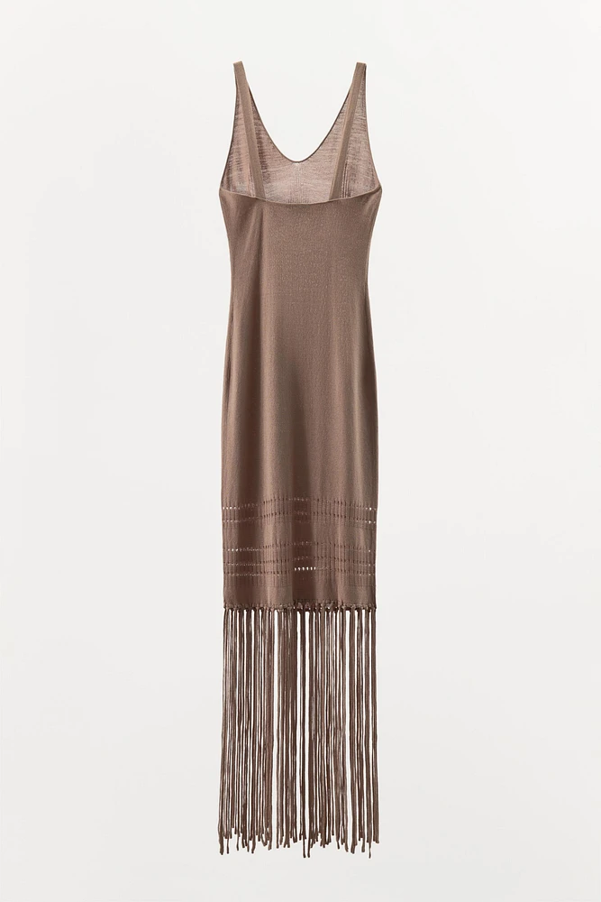 ROBE EN MAILLE À FRANGES