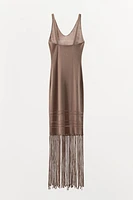 ROBE EN MAILLE À FRANGES