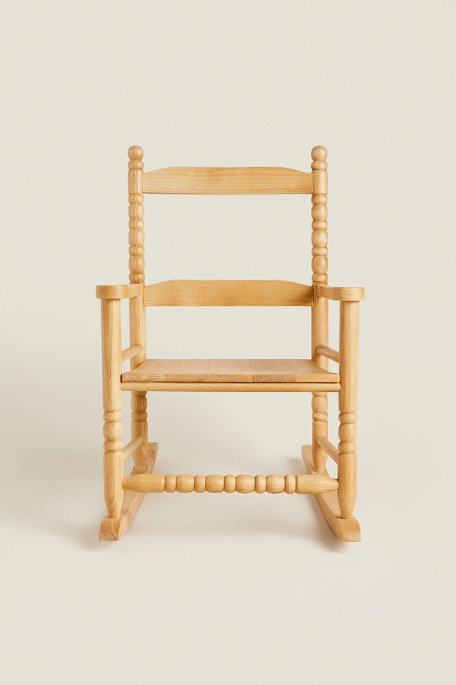 FAUTEUIL À BASCULE EN BOIS