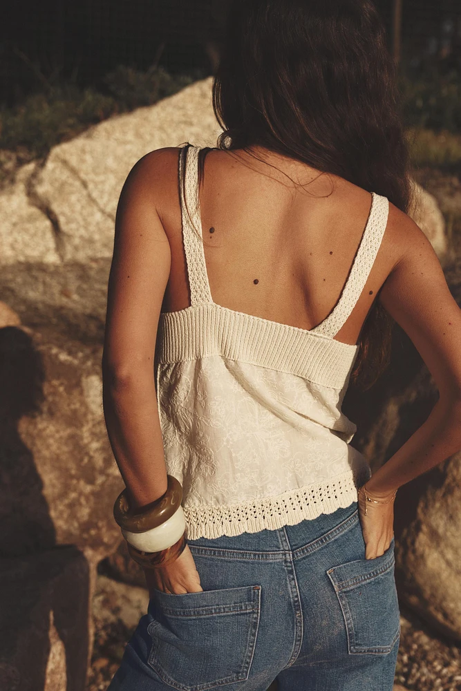 TOP EN MAILLE À BRETELLES MATIÈRES VARIÉES
