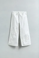 PANTALON DROIT À FLEURS BRODÉES