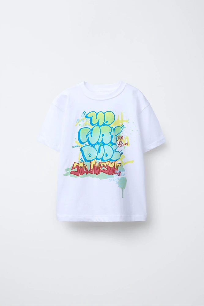 T-SHIRT IMPRIMÉ GRAFFITI