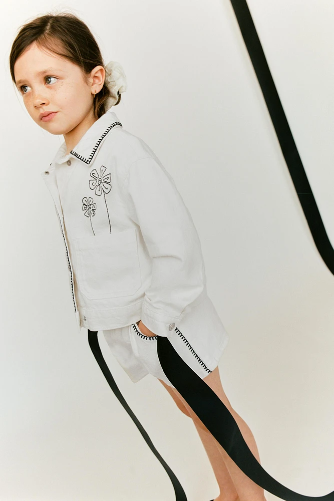 VESTE EN DENIM FLEURS BRODÉES