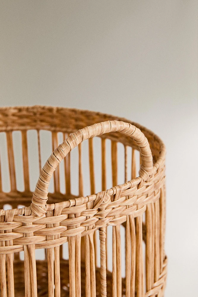 BASKET WITH HANDLES