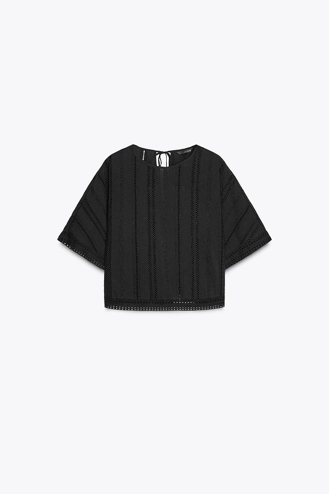BLOUSE BRODÉE ET PERFORÉE