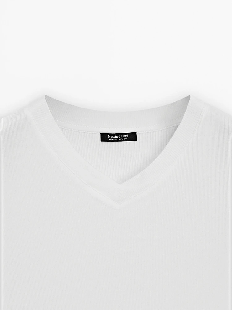 100% cotton V-neck T-shirt