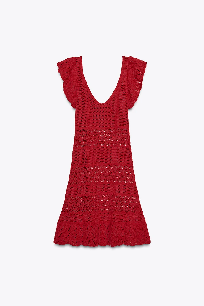 ROBE COURTE EN MAILLE TEXTURÉE À VOLANTS