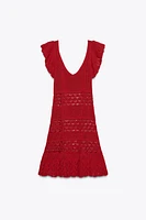 ROBE COURTE EN MAILLE TEXTURÉE À VOLANTS
